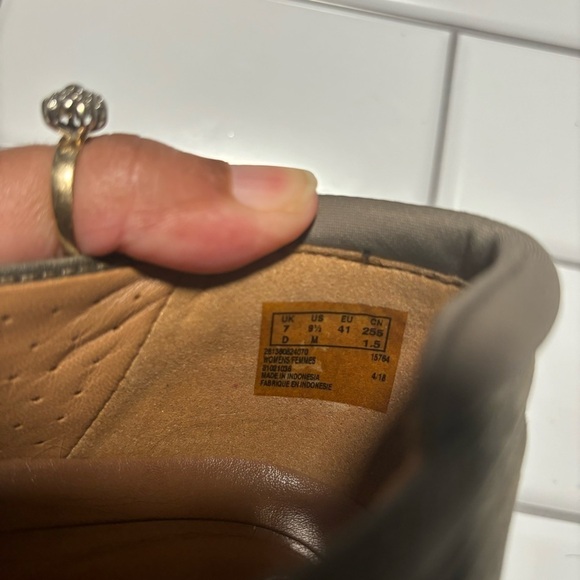 Clarks Un Adorn Step Unstructured Leather Slip-on - Picture 6 of 12